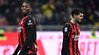 &lsquo;Clube est&aacute; farto&rsquo;: Milan aceita vender estrela por R$ 480 milh&otilde;es ap&oacute;s tens&atilde;o no vesti&aacute;rio