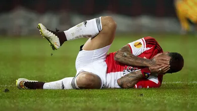 Feyenoord: novo t&eacute;cnico j&aacute; come&ccedil;a trabalho sob press&atilde;o