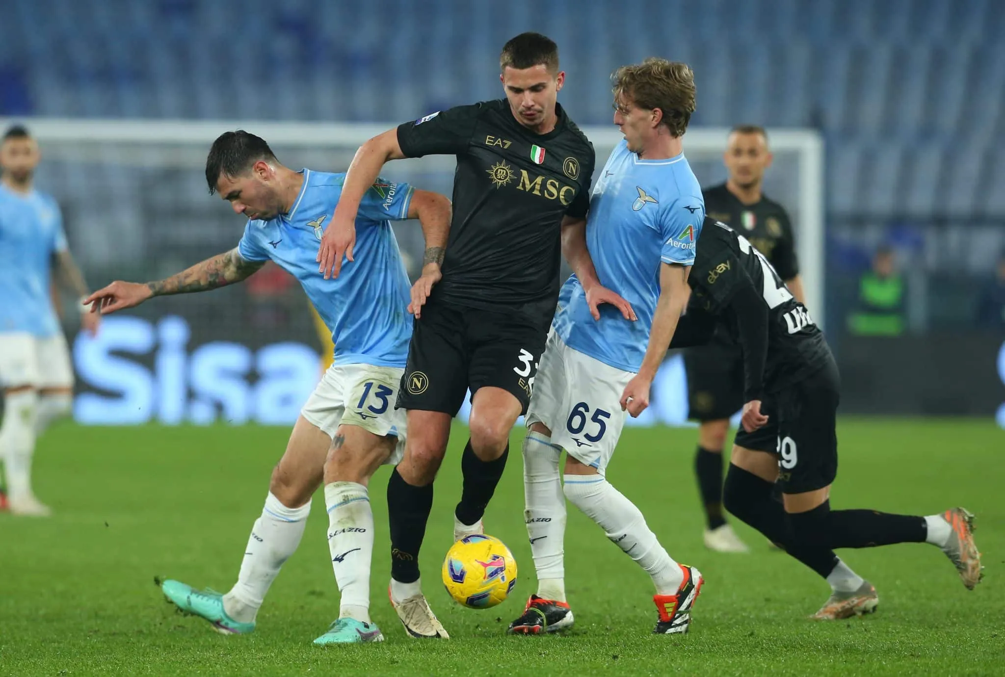 Lazio e Napoli protagonizam empate pragm&aacute;tico na Serie A ap&oacute;s tentativas de gola&ccedil;os falharem por detalhes