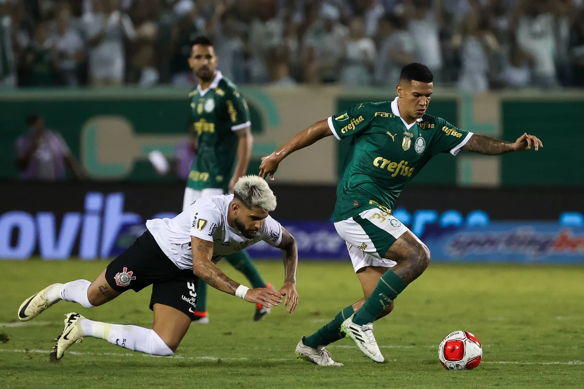 Gustavo G&oacute;mez ficar&aacute; fora do Palmeiras por tempo indeterminado, mas n&uacute;meros mostram Naves pronto