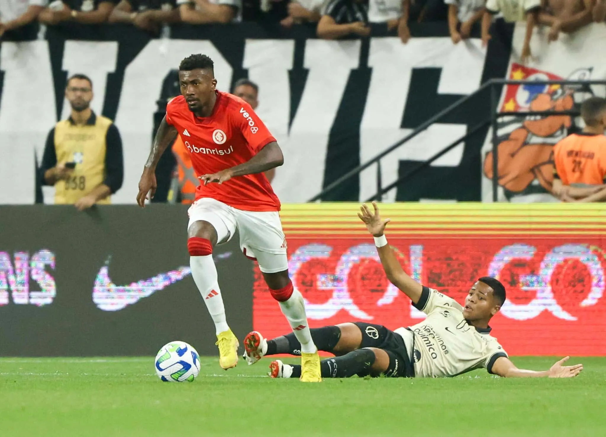 Igor Gomes cresce em aus&ecirc;ncia de Vit&atilde;o e tem final de temporada promissor no Internacional