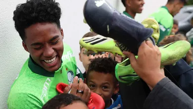 &lsquo;Enlouquece olheiros europeus&rsquo;: m&eacute;todos da Base do Palmeiras s&atilde;o tema de jornal da Espanha