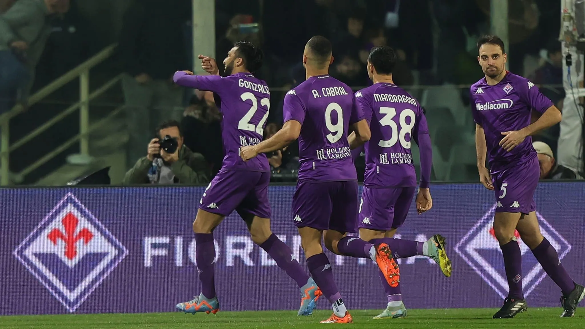 A recupera&ccedil;&atilde;o do Milan foi freada pela Fiorentina &ndash; que tamb&eacute;m come&ccedil;a a melhorar