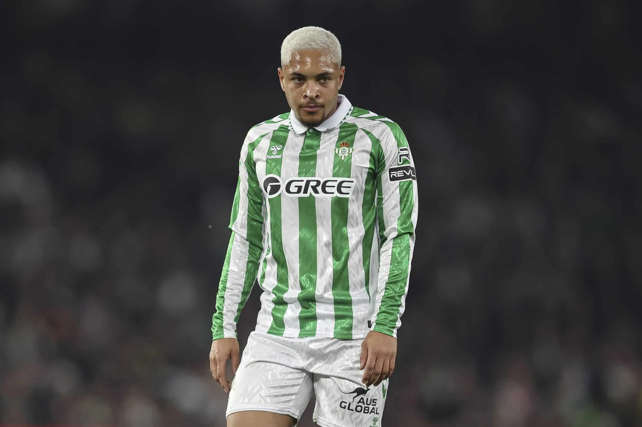 Futuro parceiro de Vitor Roque? Betis quer resgatar brasileiro de R$ 504 milh&otilde;es