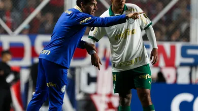 Empate em estreia na Libertadores mostrou quem &eacute; quem no banco do Palmeiras