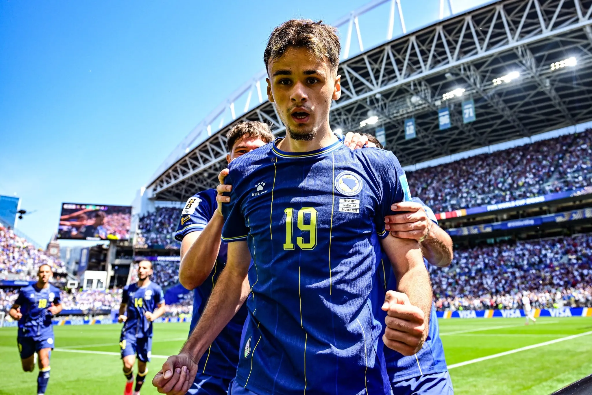 Alajbegovic comemora gol pela B&oacute;snia-Herzegovina na Copa do Mundo