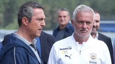 Mourinho conversa com Deco para levar joia do Barcelona para o Fenerbah&ccedil;e