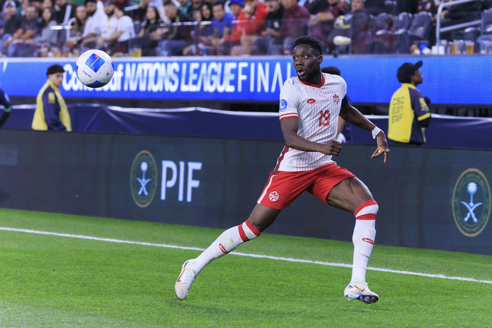 Bayern de Munique ir&aacute; pedir investiga&ccedil;&atilde;o contra a Canada Soccer por conta de les&atilde;o grave sofrida por Alphonso Davies
