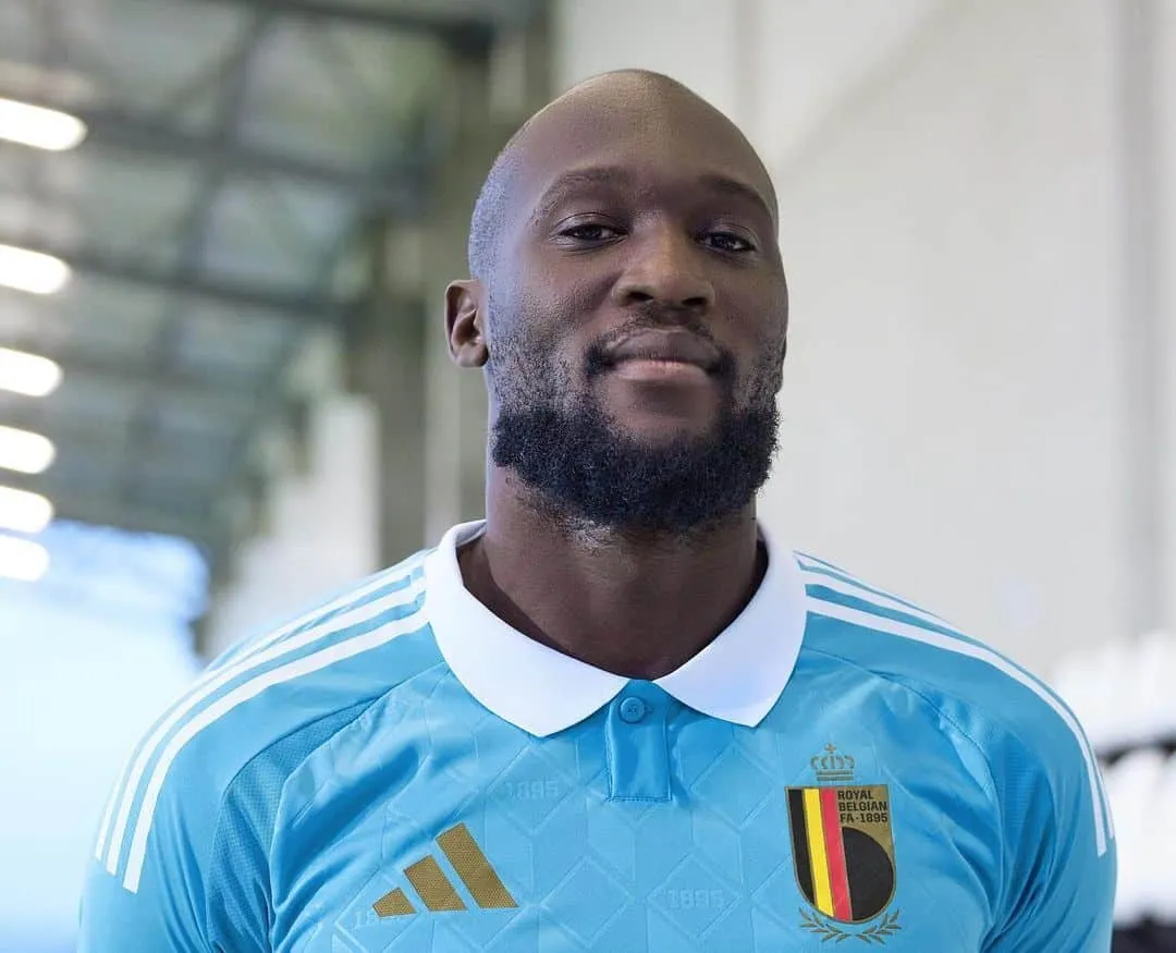 Como o novo uniforme da B&eacute;lgica virou uma discuss&atilde;o sobre racismo e colonialismo