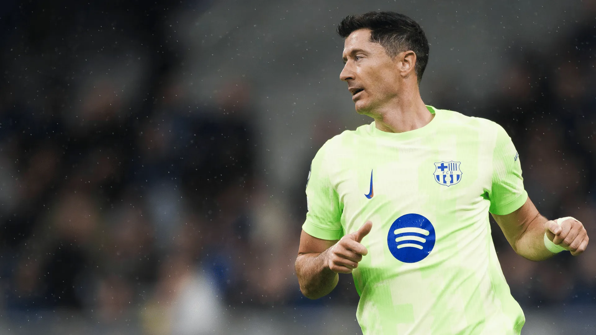 Lewandowski em campo pelo Barcelona