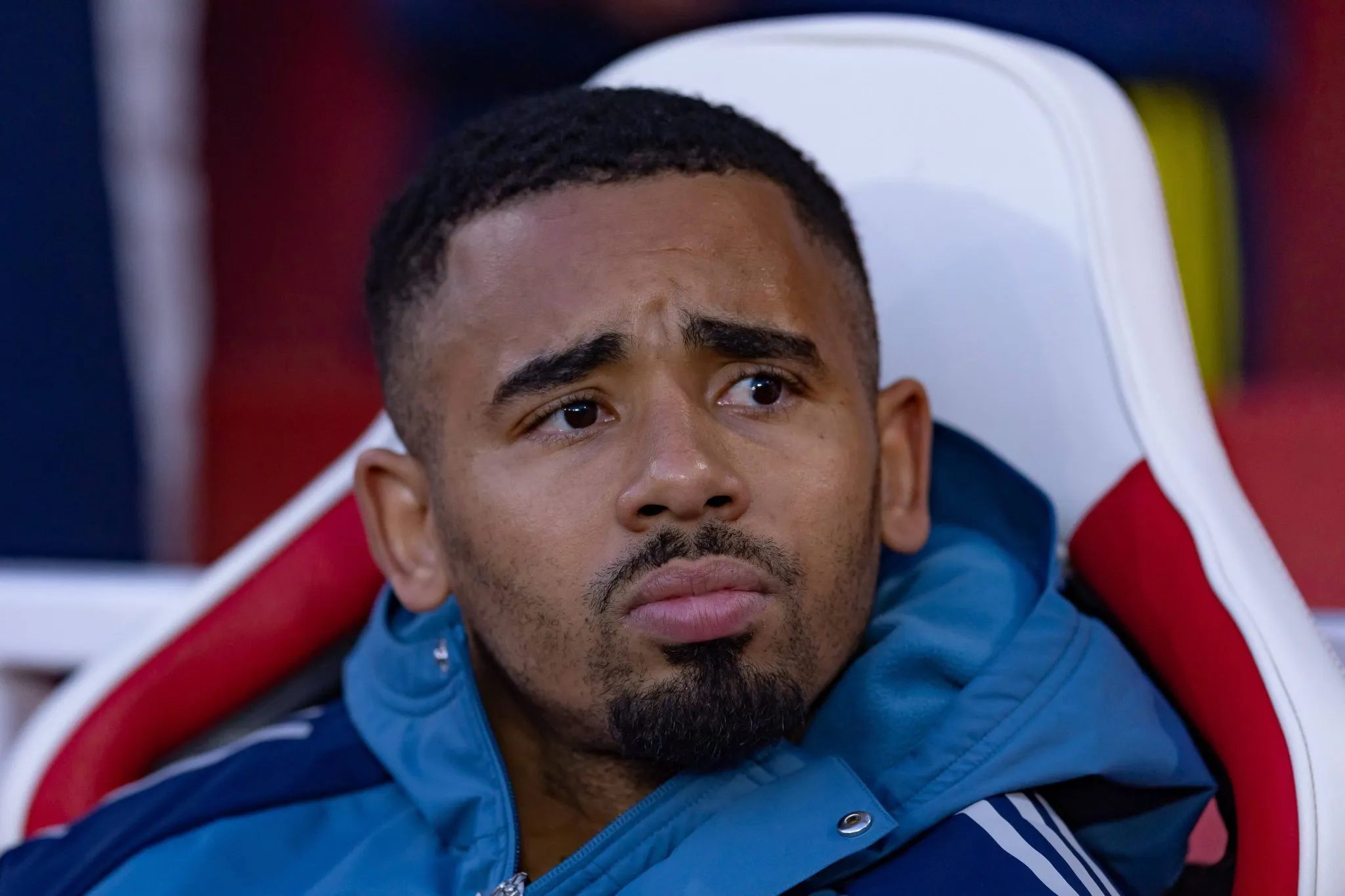 Gabriel Jesus como reserva em jogo do Arsenal