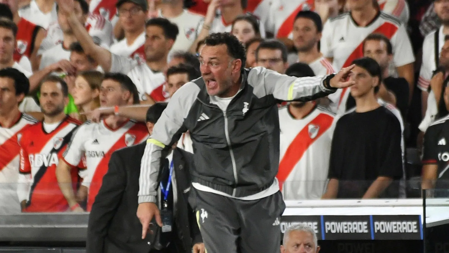 &lsquo;Vivemos de trabalho e sonho&rsquo;: em duas finais, Milito transforma Atl&eacute;tico-MG em meses