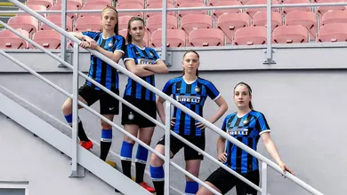Internazionale apresenta uniforme 2019/20 misturando listras verticais e horizontais no peito