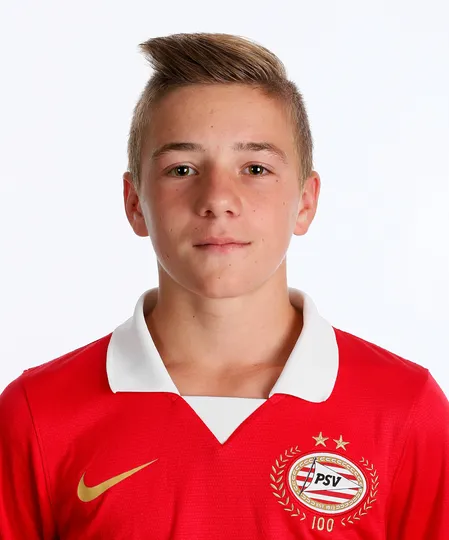 O ciclista Remco Evenepoel nos tempos de jogador de base no PSV
