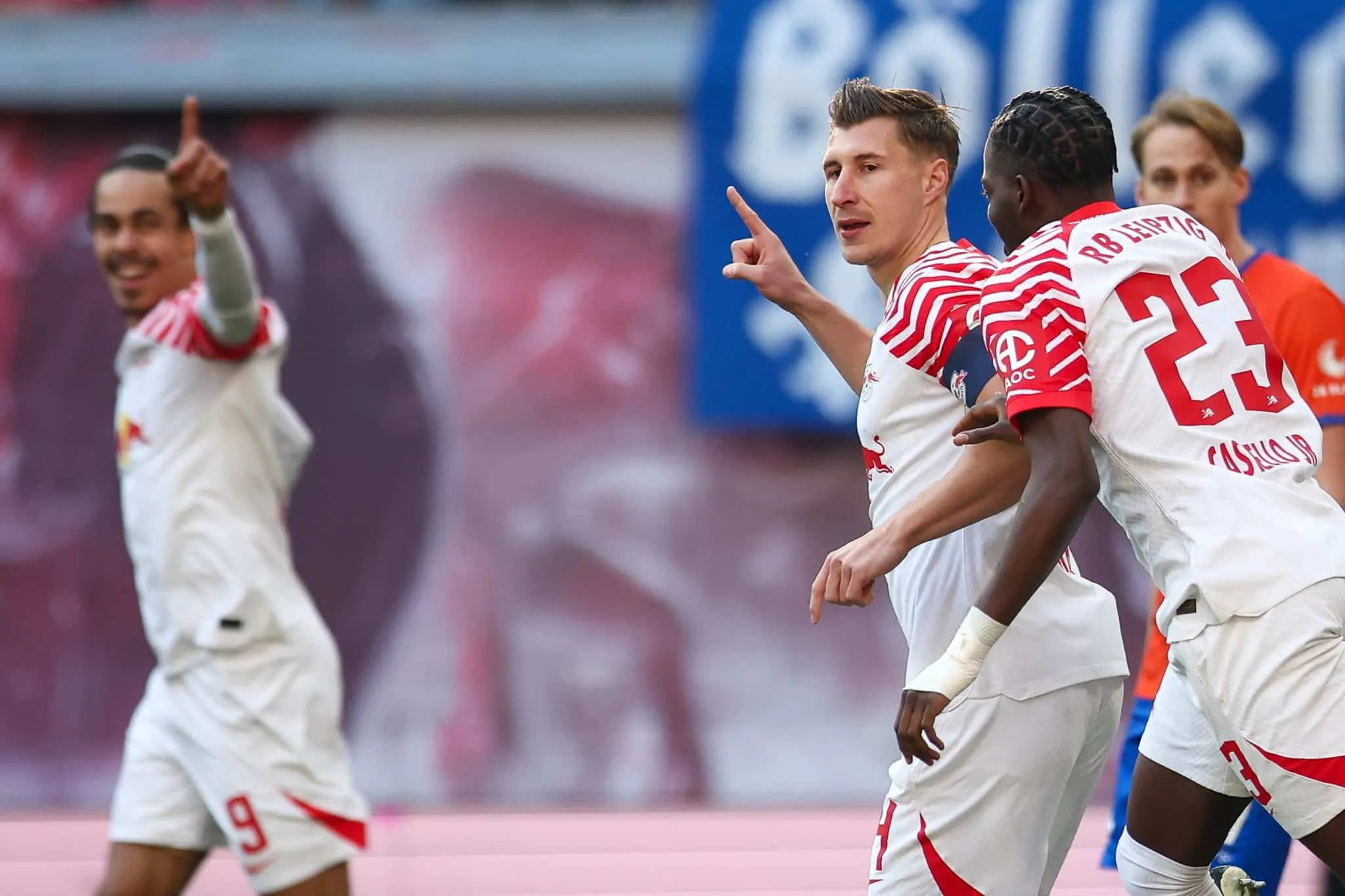 RB Leipzig jogou para o gasto, mas venceu o Darmstadt em casa e agora torce contra o Dortmund para permanecer no G4 da Bundesliga