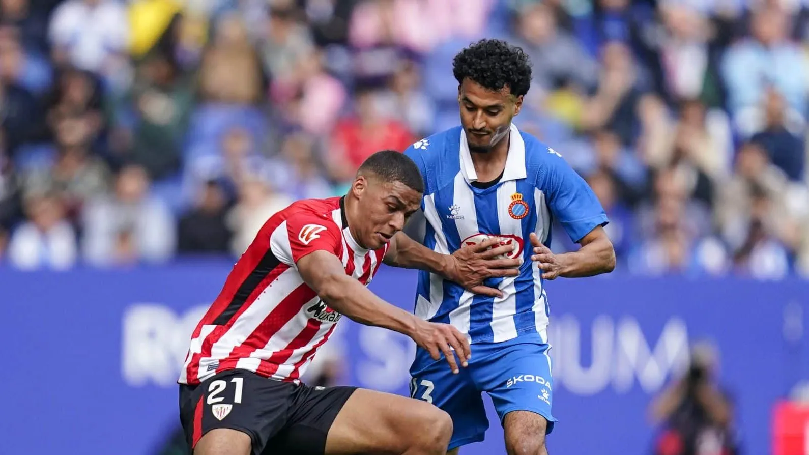 Mais um jogo de LaLiga &eacute; paralisado por insultos racistas e xen&oacute;fobos contra jogadores