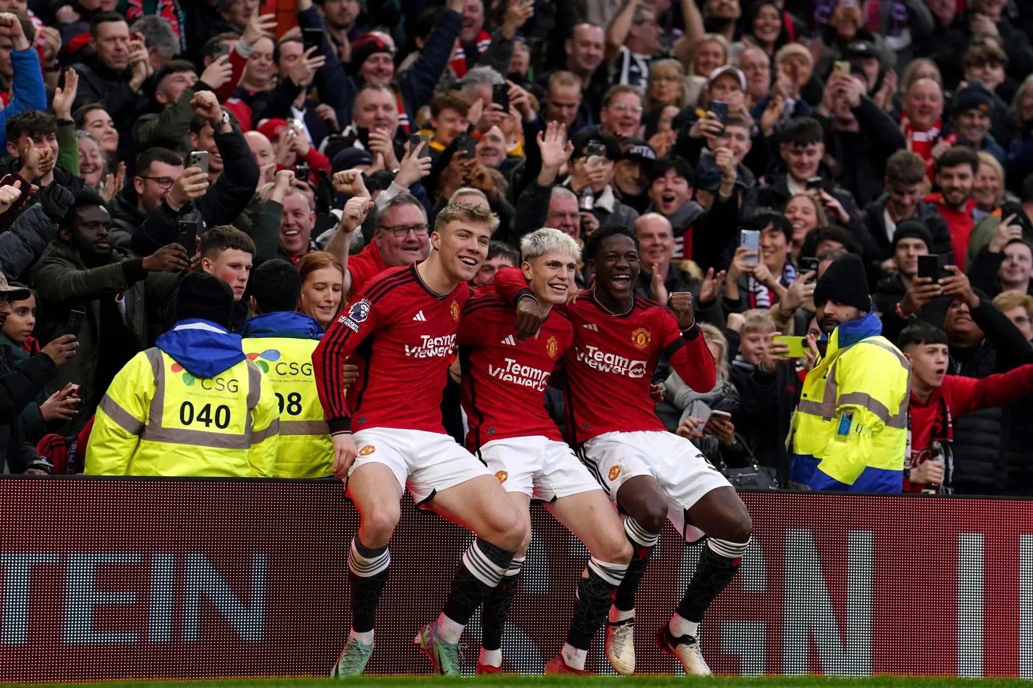 Hojlund marca no dia de seu anivers&aacute;rio e molecada do Manchester United passeia diante do West Ham