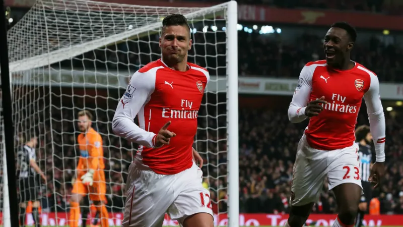 Fala e faz: Giroud salva Wenger logo ap&oacute;s sair em defesa do treinador