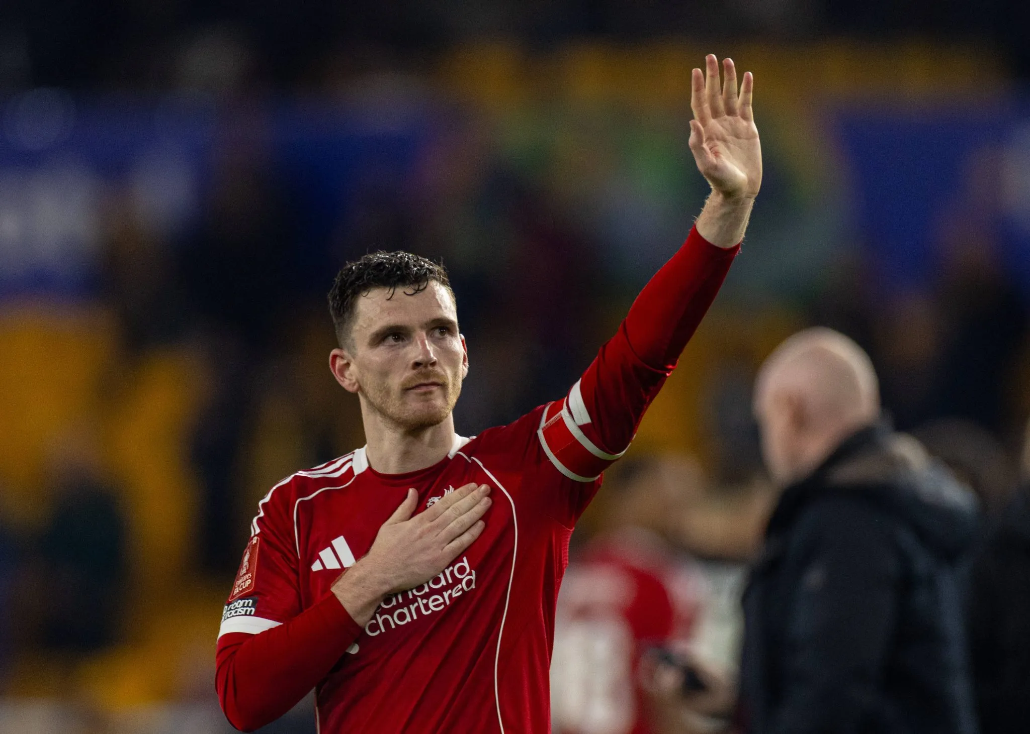 Tottenham &eacute; favorito para tirar Robertson do Liverpool, mas tem obst&aacute;culo