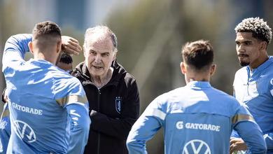 Bielsa j&aacute; faz das suas loucuras para reinventar o Uruguai rumo &agrave; Copa de 2026