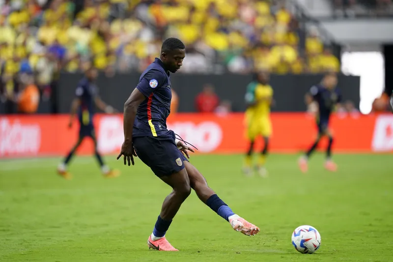 Foto: (IconSport) - Willian Pacho pelo Equador na Copa Am&eacute;rica 2024