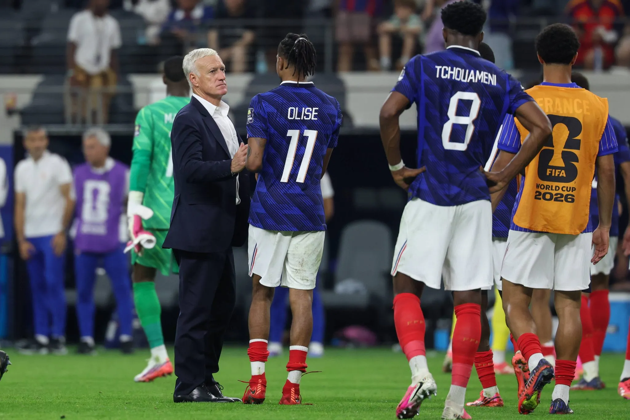 Deschamps cumprimenta Olise ap&oacute;s elimina&ccedil;&atilde;o 