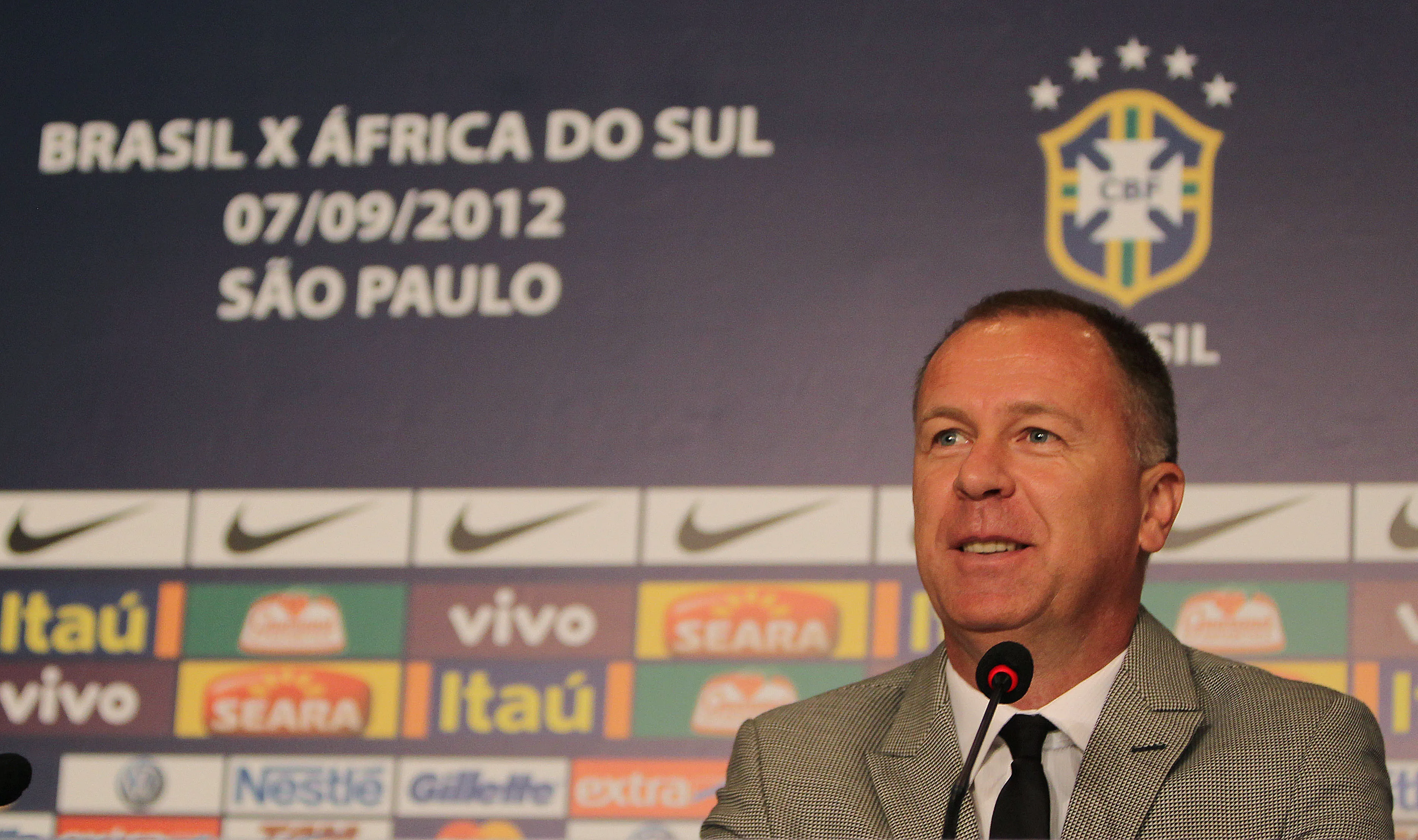 Auxiliar de Mano: &ldquo;Quem assumir pega a Sele&ccedil;&atilde;o pronta&rdquo;