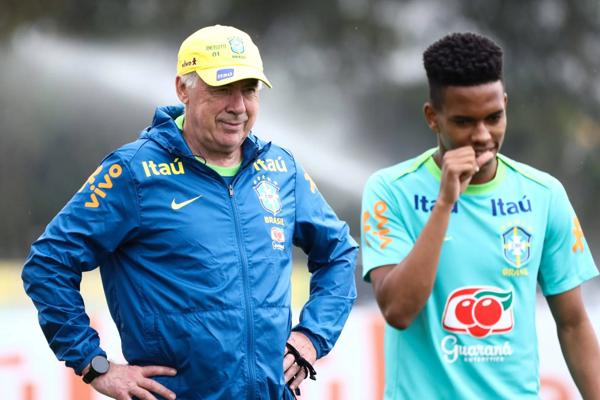 Est&ecirc;v&atilde;o e Ancelotti durante treino da sele&ccedil;&atilde;o brasileira 