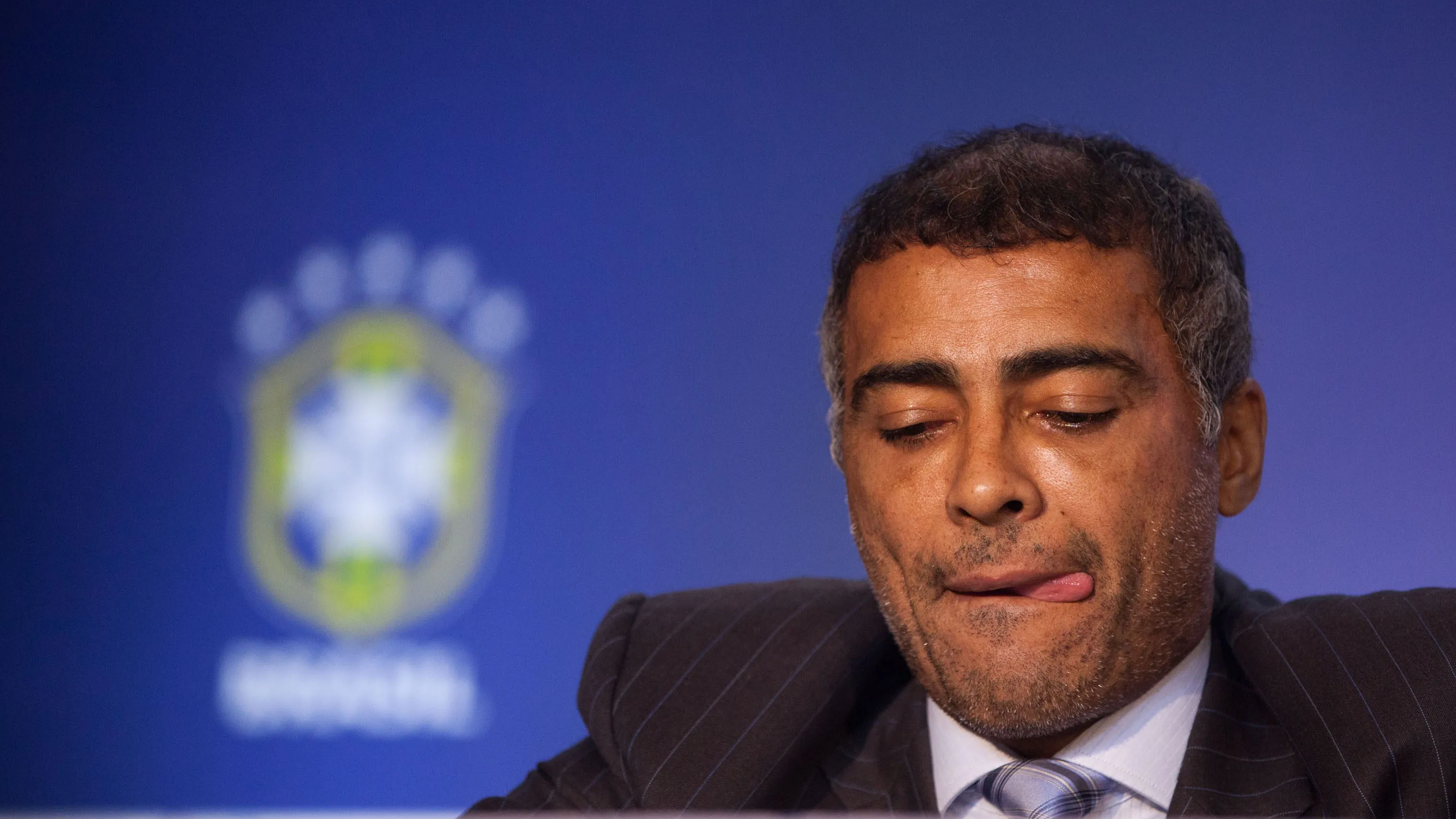 Rom&aacute;rio solta o verbo e nomeia os deputados da &ldquo;bancada da CBF&rdquo;