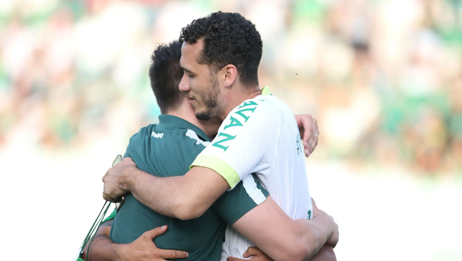 &Eacute; imposs&iacute;vel n&atilde;o se emocionar com a voz de Rafael Henzel na narra&ccedil;&atilde;o do gol que botou a Chape na Libertadores