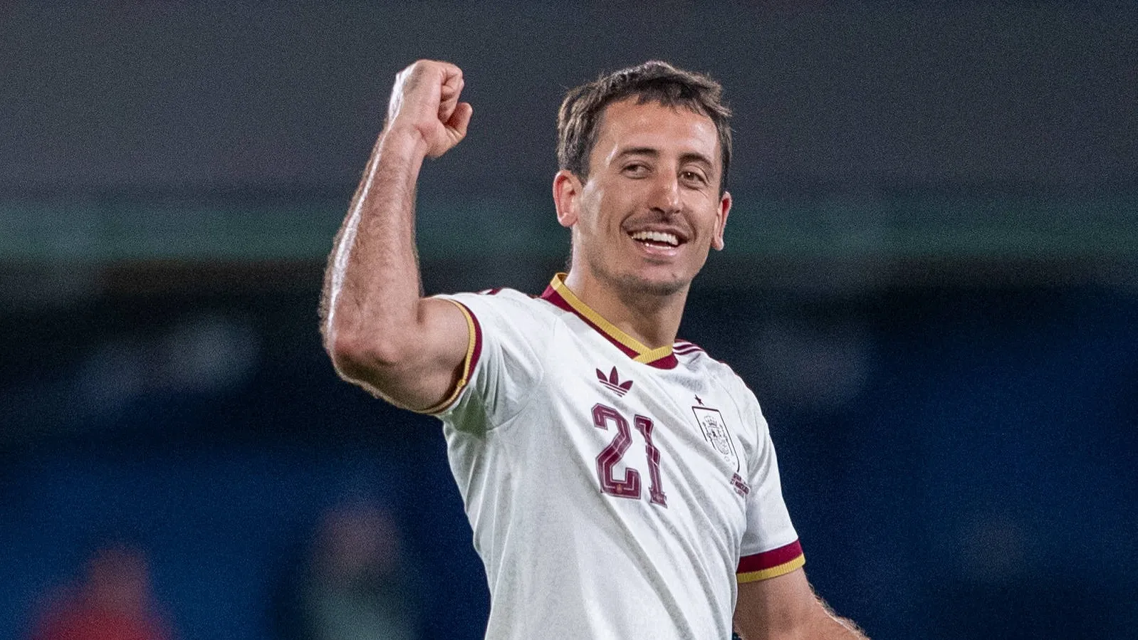 Mikel Oyarzabal comemora gol na vit&oacute;ria da Espanha (Foto: IMAGO / AgenciaLOF)