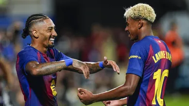 Atua&ccedil;&atilde;o de Raphinha em goleada do Barcelona &eacute; bom sinal para Bola de Ouro e nova temporada