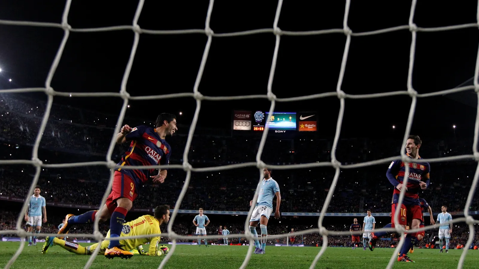 [V&iacute;deo] O que a transmiss&atilde;o n&atilde;o mostrou: os bastidores do p&ecirc;nalti de Messi para Su&aacute;rez