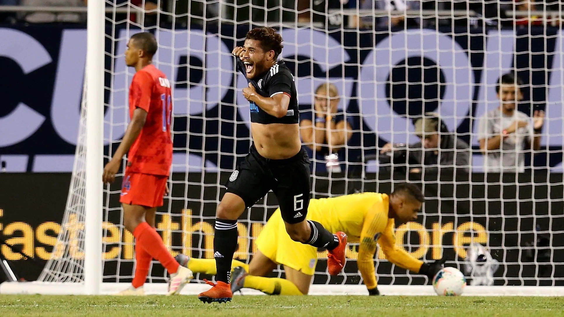 Com gola&ccedil;o de Jonathan dos Santos, M&eacute;xico vence os EUA e conquista a Copa Ouro pela oitava vez