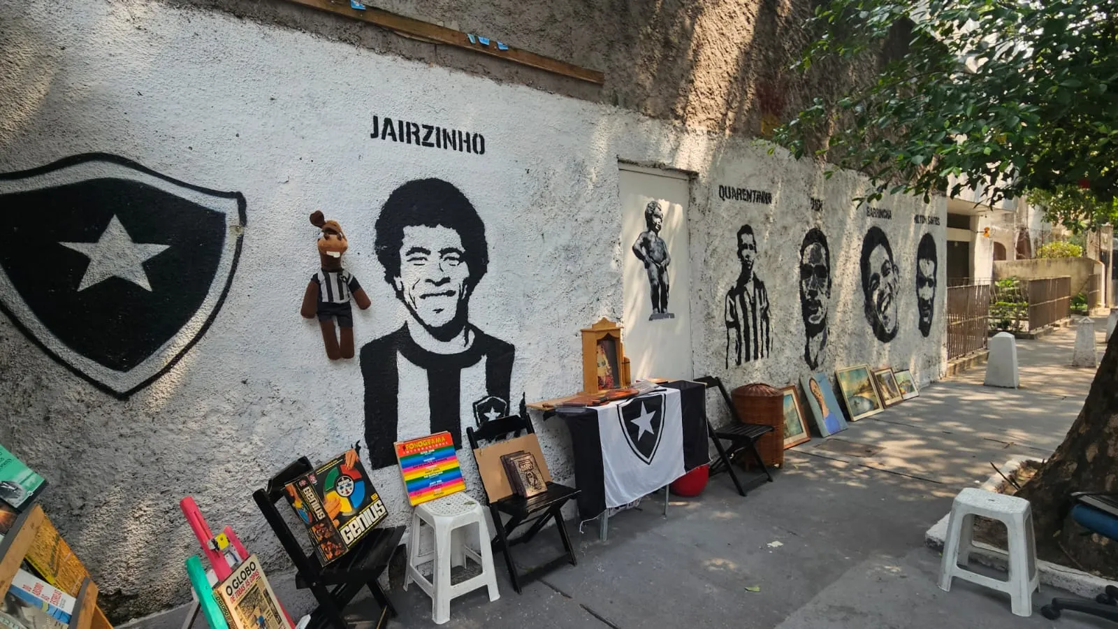 Muro presta homenagem aos principais &iacute;dolos do Botafogo 