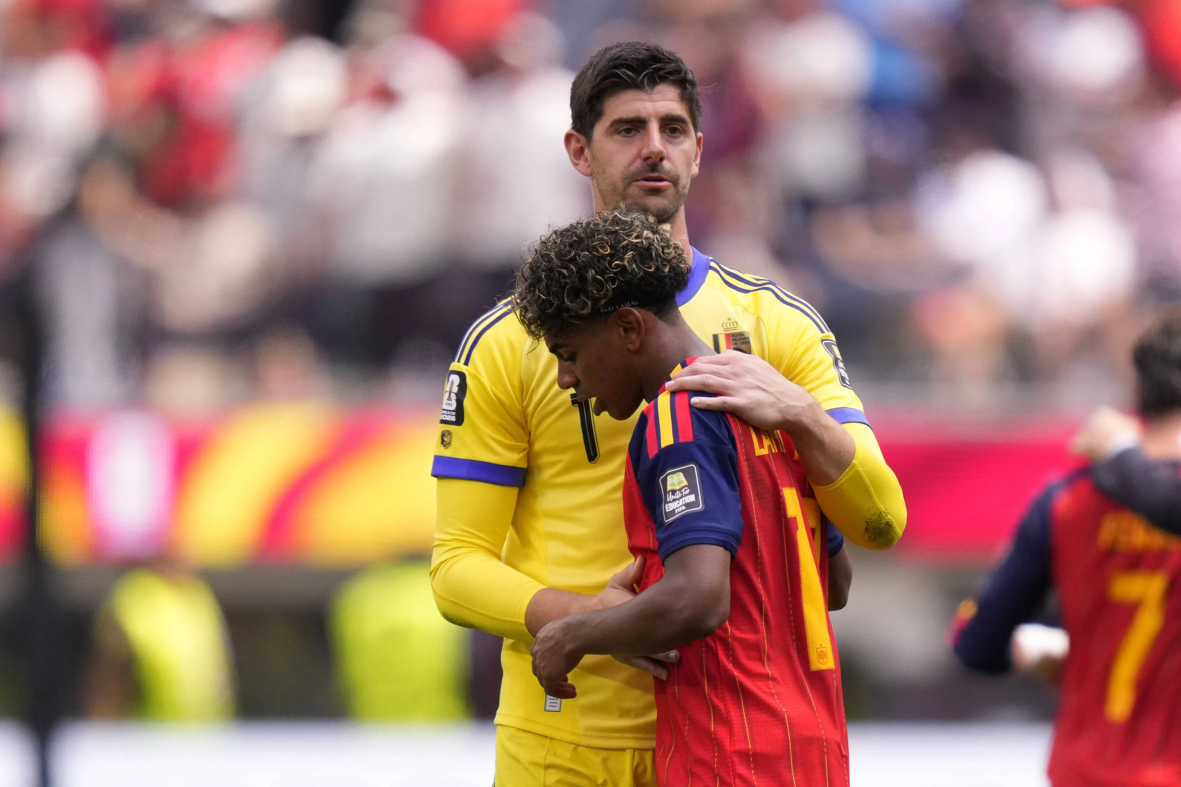 Courtois e Yamal ap&oacute;s vit&oacute;ria da Espanha sobre a B&eacute;lgica na Copa do Mundo