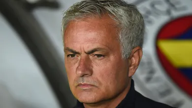&lsquo;Jogamos contra o sistema&rsquo;: mesmo em vit&oacute;ria do Fenerbah&ccedil;e, Mourinho detona arbitragem