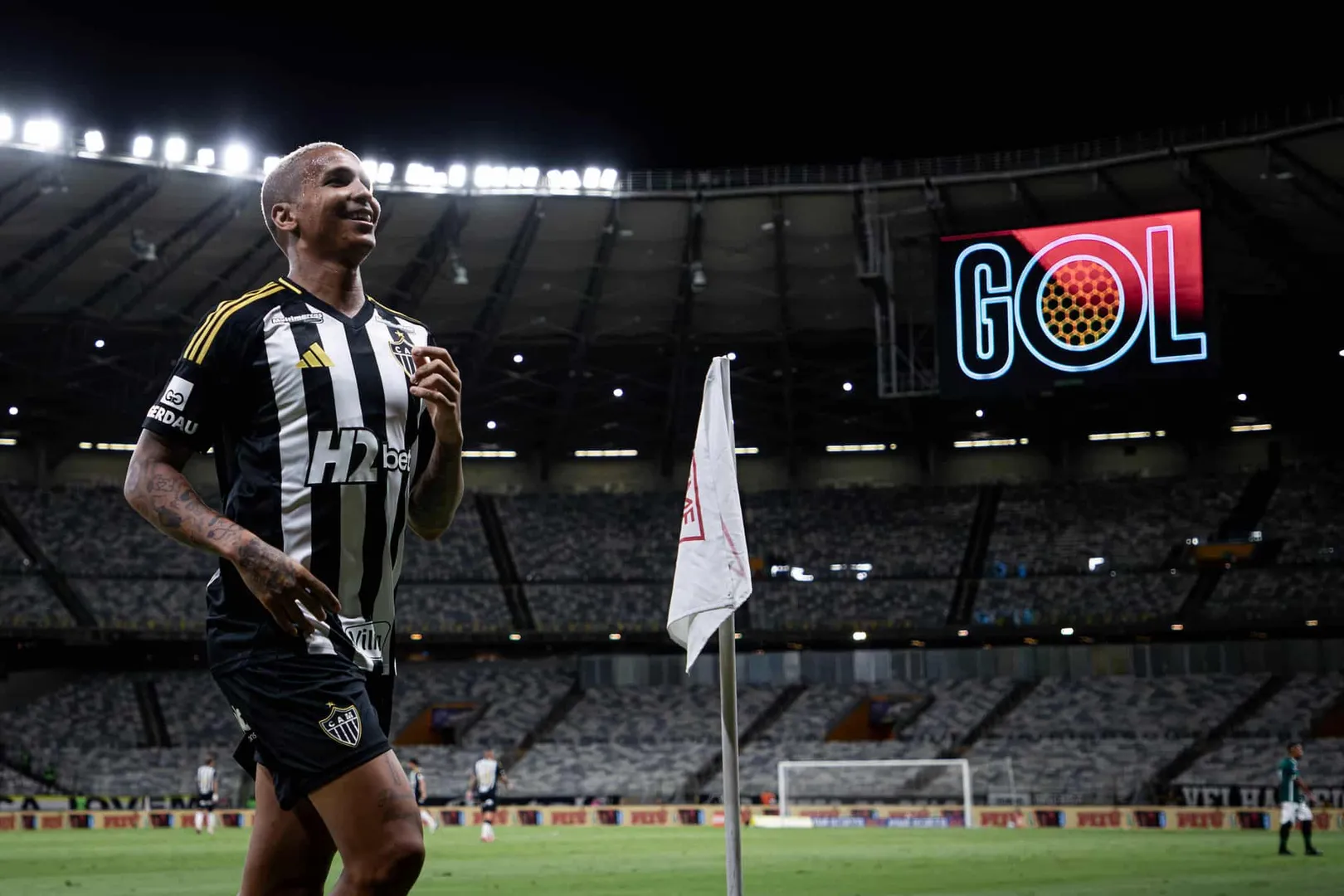 Deyverson comemorando gol pelo Atl&eacute;tico-MG