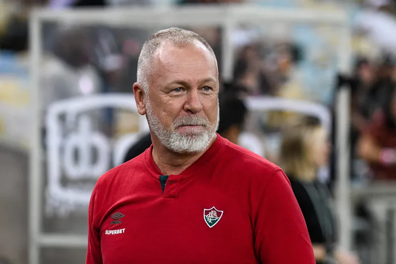Fazendo jus &agrave; 'fama', Mano Menezes acertou a defesa do Fluminense