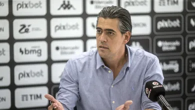 Com mais erros que acertos, passagem de Paulo Bracks no Vasco deixou pequeno legado para 2024