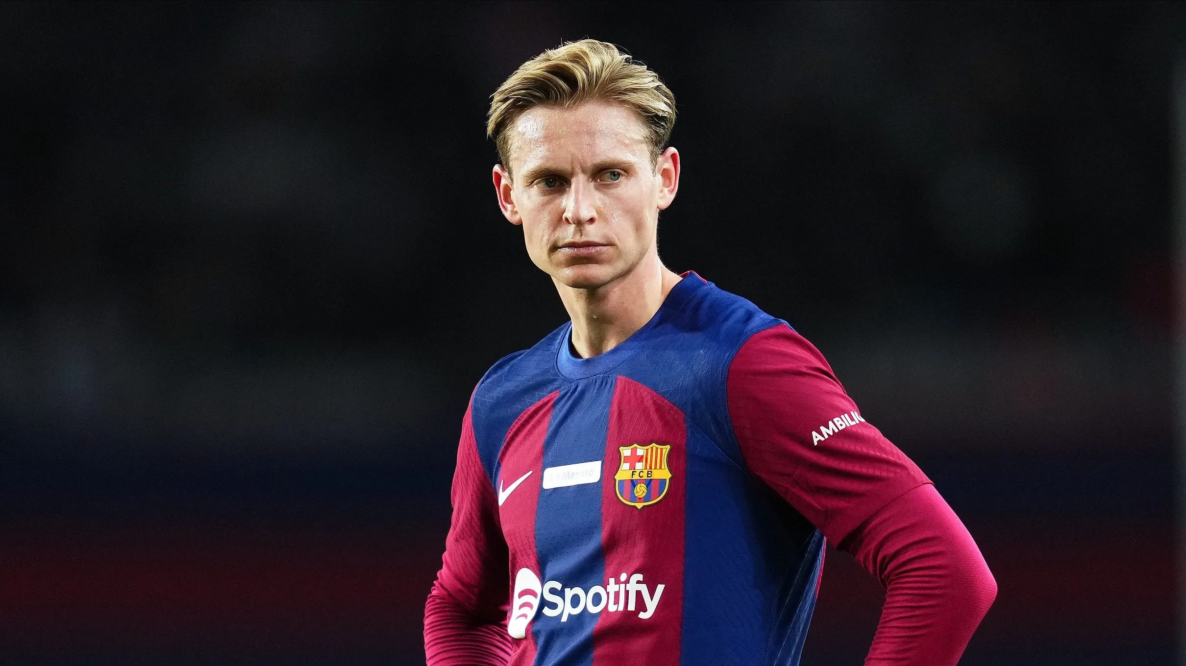 Toma l&aacute;, d&aacute; c&aacute;: agente de De Jong rebate acusa&ccedil;&otilde;es de desentendimento com Deco em meio &agrave; crise no Barcelona