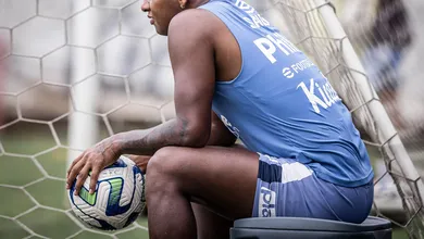 Santos busca solu&ccedil;&atilde;o para trio que recebe 20% de toda folha salarial do elenco
