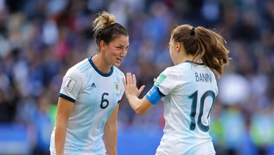 Jap&atilde;o teve a bola, mas foi Argentina quem fez hist&oacute;ria com seu primeiro ponto em Copas