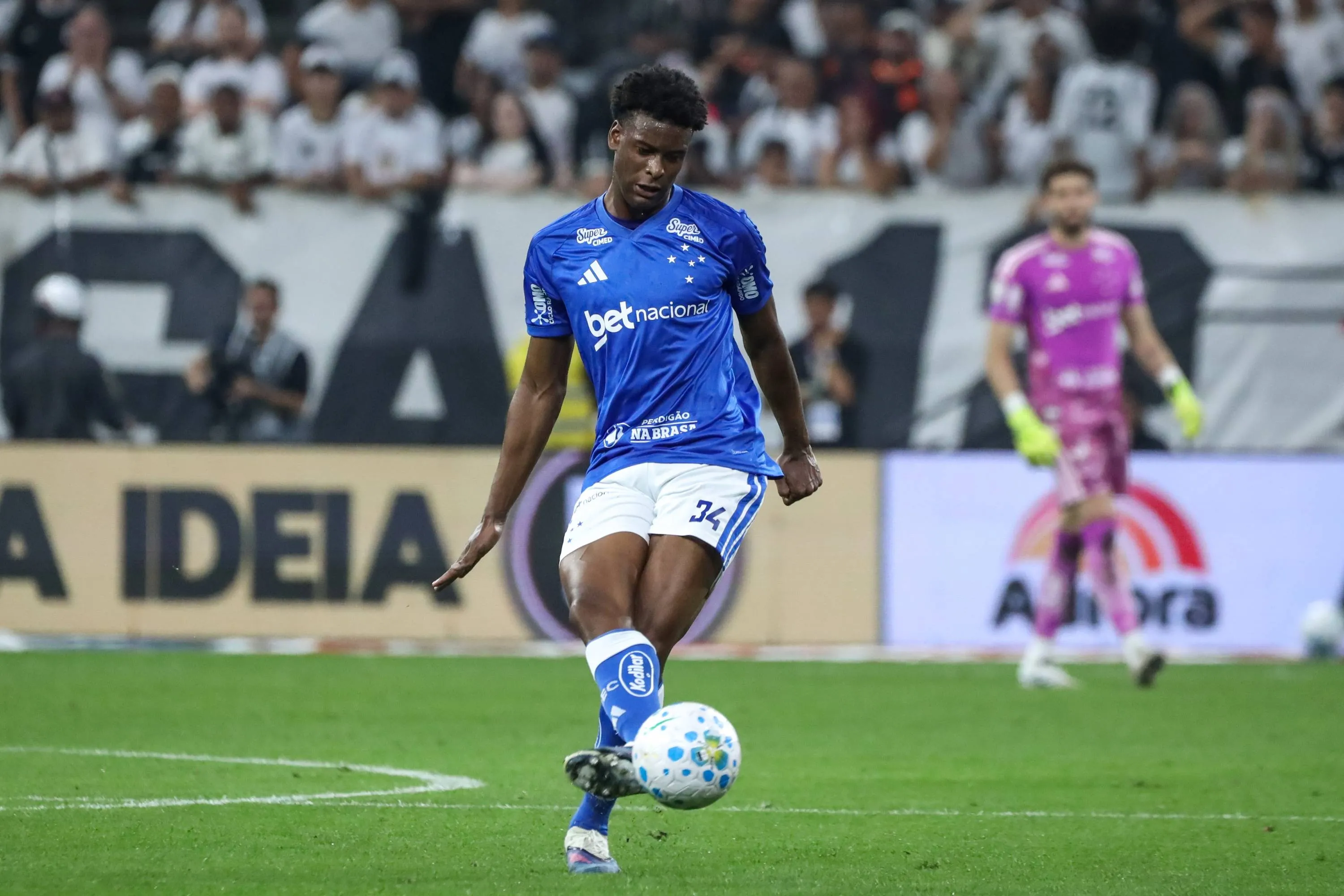 Jonathan Jesus em a&ccedil;&atilde;o pelo Cruzeiro
