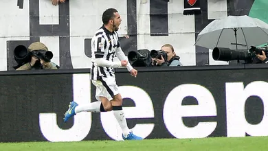 Ele n&atilde;o sabe brincar: Ainda mais decisivo, Tevez anotou outro gola&ccedil;o pela Juventus