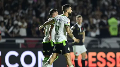 O Am&eacute;rica-MG faz jogo duro e ter&aacute;, pelo menos na reapresenta&ccedil;&atilde;o, Martinez e Mastriani, valorizados no mercado