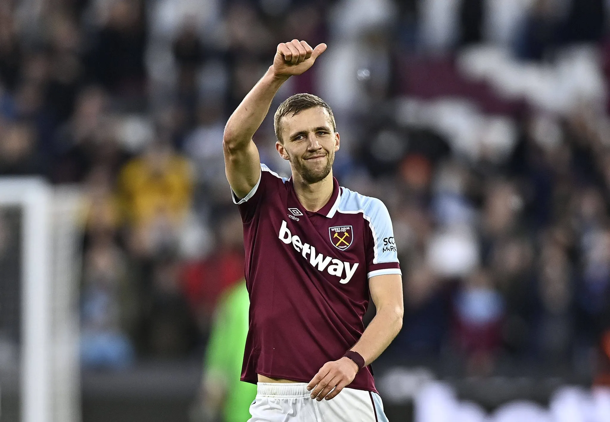 Tomas Soucek em jogo do West Ham, em mar&ccedil;o de 2020 (Foto: Imago/Martin Dalton)