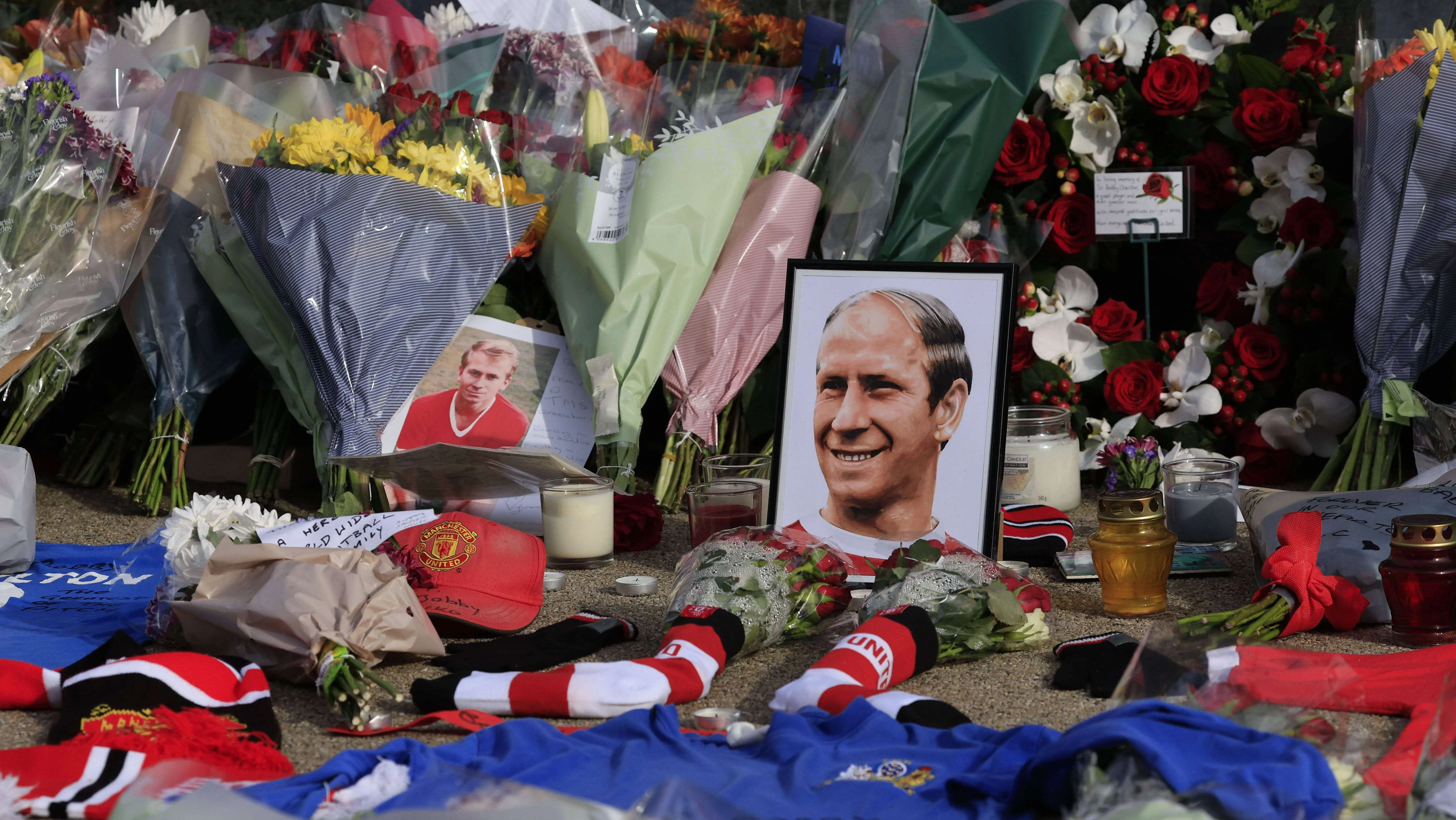 Manifesta&ccedil;&atilde;o do City sobre Bobby Charlton esquenta ainda mais bastidores pr&eacute;-cl&aacute;ssico em Manchester