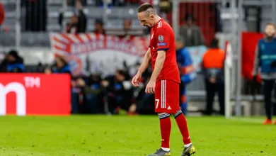 Bayern precisa de renova&ccedil;&atilde;o profunda e imediata, antes que fique ainda mais para tr&aacute;s na Europa