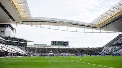 Vila Belmiro ou Neo Qu&iacute;mica Arena: est&aacute;dio para a semifinal divide opin&otilde;es at&eacute; entre &iacute;dolos do Santos